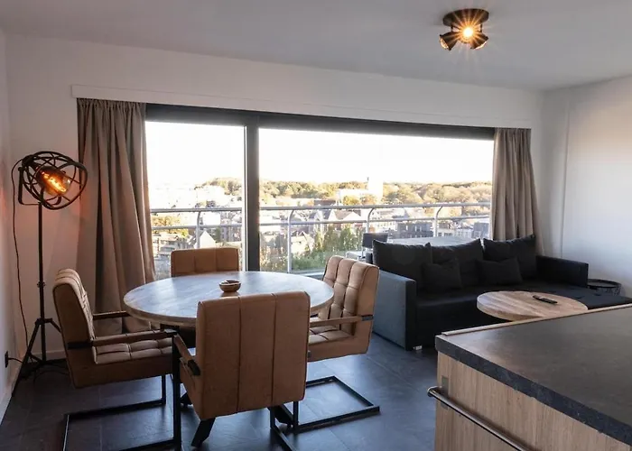 Jacuzzi & Free Parking At Andries Place
