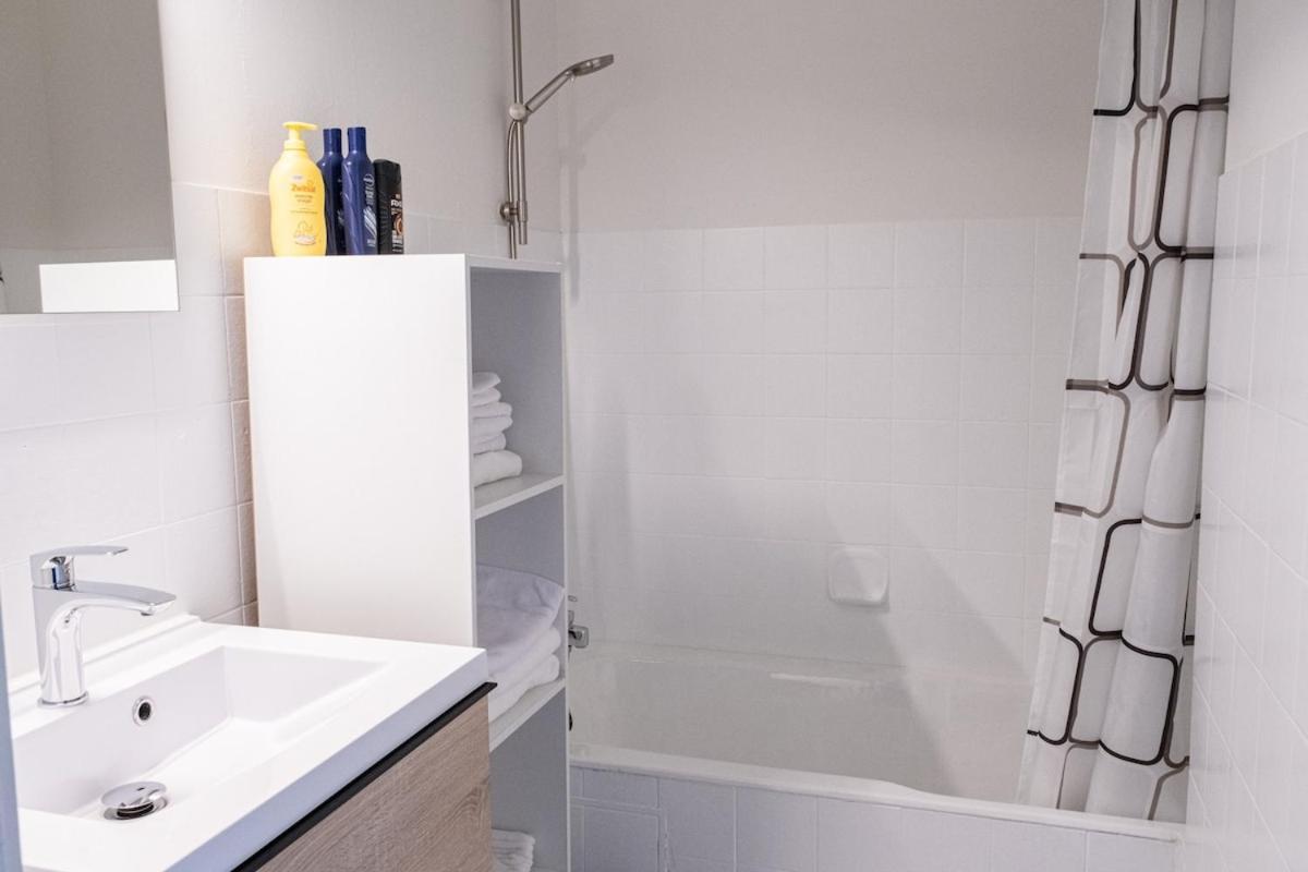Jacuzzi & Free Parking At Andries Place