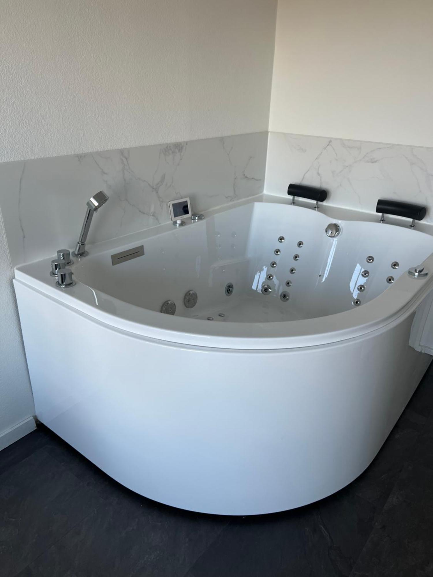 Appartement Jacuzzi & Free Parking At Andries Place *